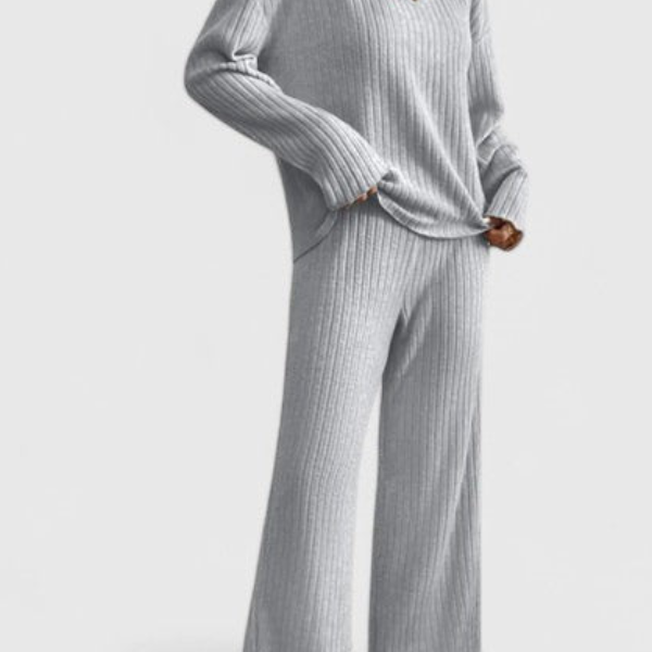 Angeline™ Comfortable Set | V-Neck Sweater and Wide-Leg Ribbed Pants